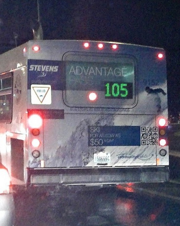 QR Code su un bus per il sito Steven Pass